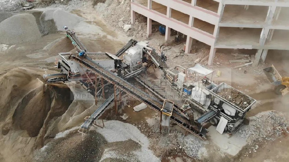 Городской строительный мусор превращается из···