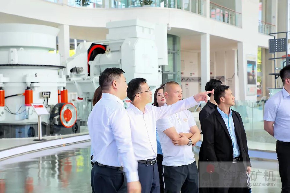 Деловая делегация из района Чжуншань города ···